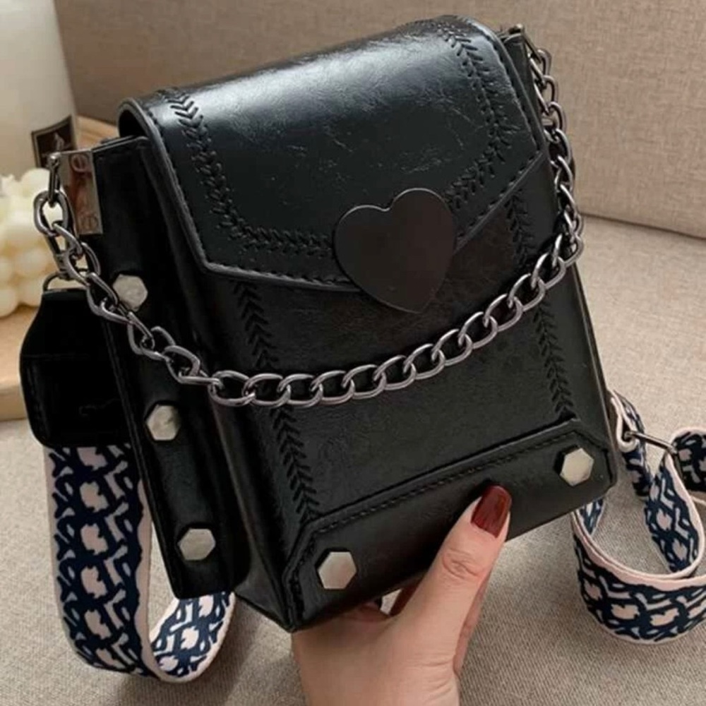 Black heart crossbody